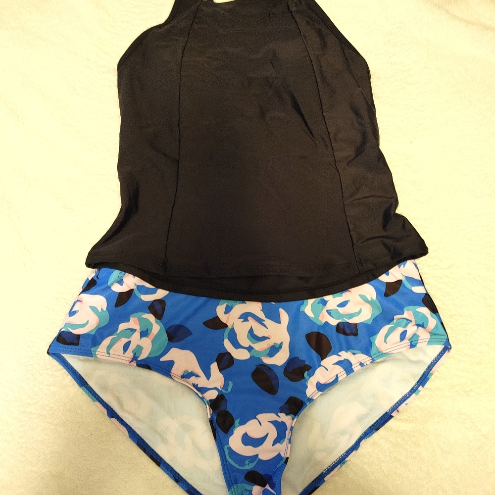 NWT Black and Floral print tankini